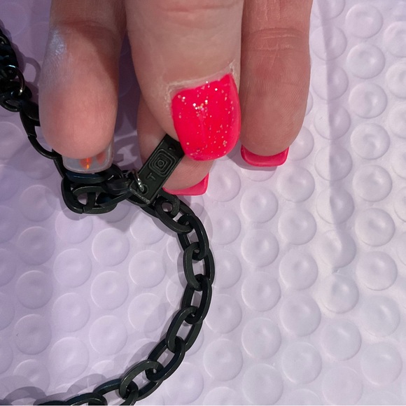 TOVA - Cricket Necklace in Smutt - Candy Crush - Picture 2 of 4